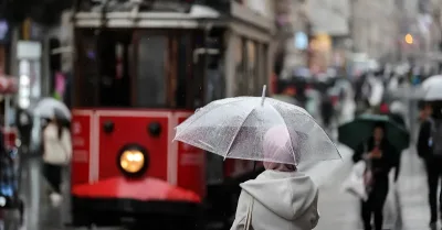 İstanbul’da eğitime 1 gün ara verildi: Motosikletlerin trafiğe çıkışı yasaklandı